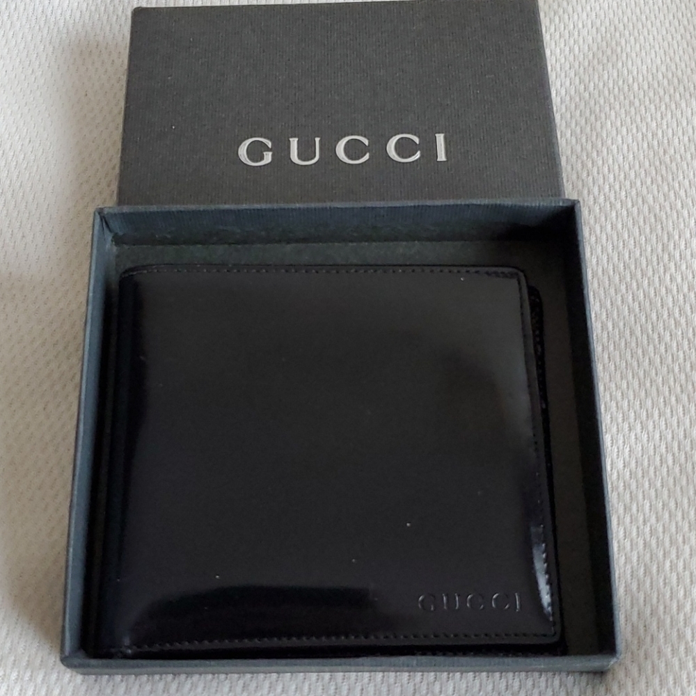 GUCCI PATENT LEATHER MENS WALLET... EUC!
